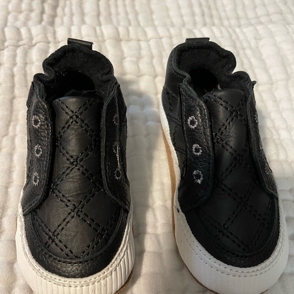 Robeez size 6-12 months soft sole shoes